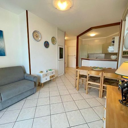Bright Apartment With Pool Porto Santa Margherita Exterior foto