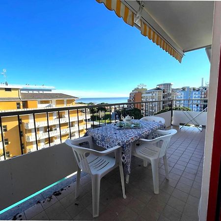 Bright Apartment With Pool Porto Santa Margherita Exterior foto