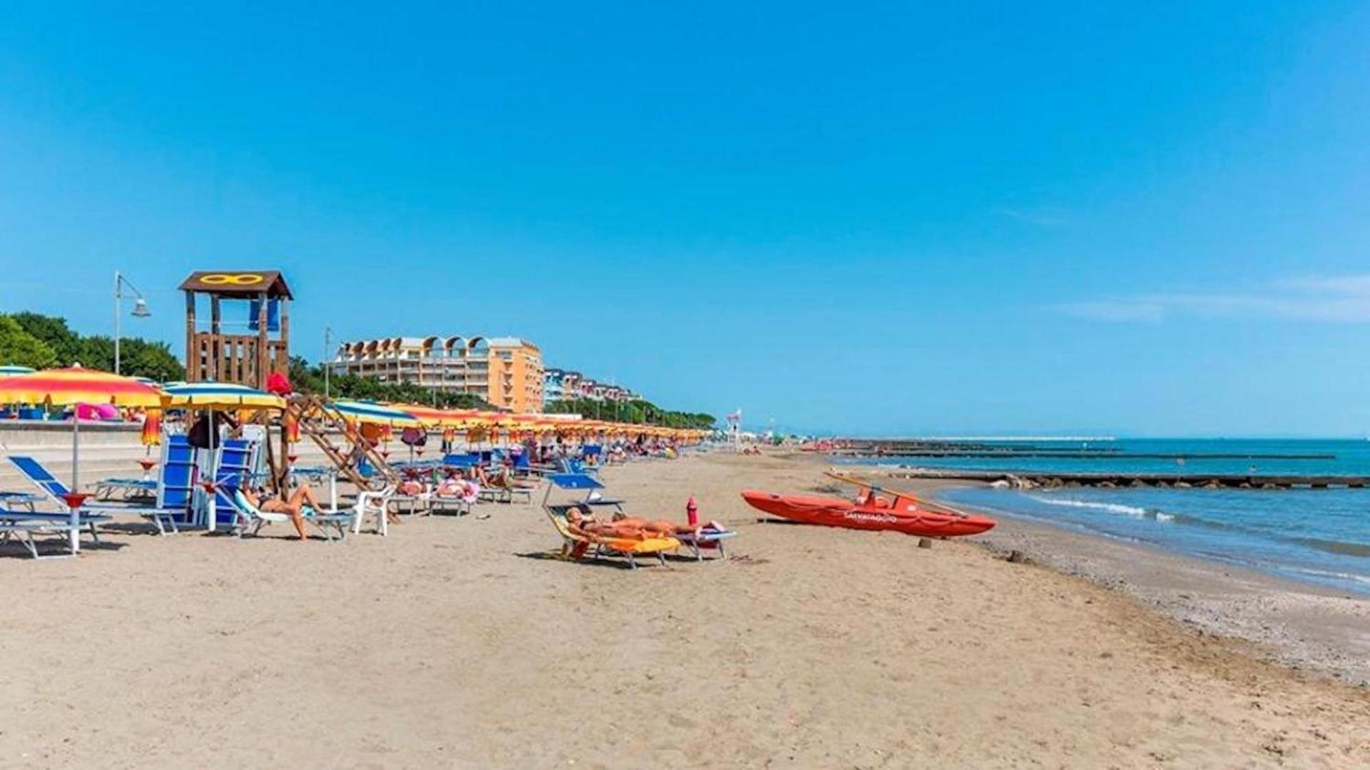 Bright Apartment With Pool Porto Santa Margherita Exterior foto