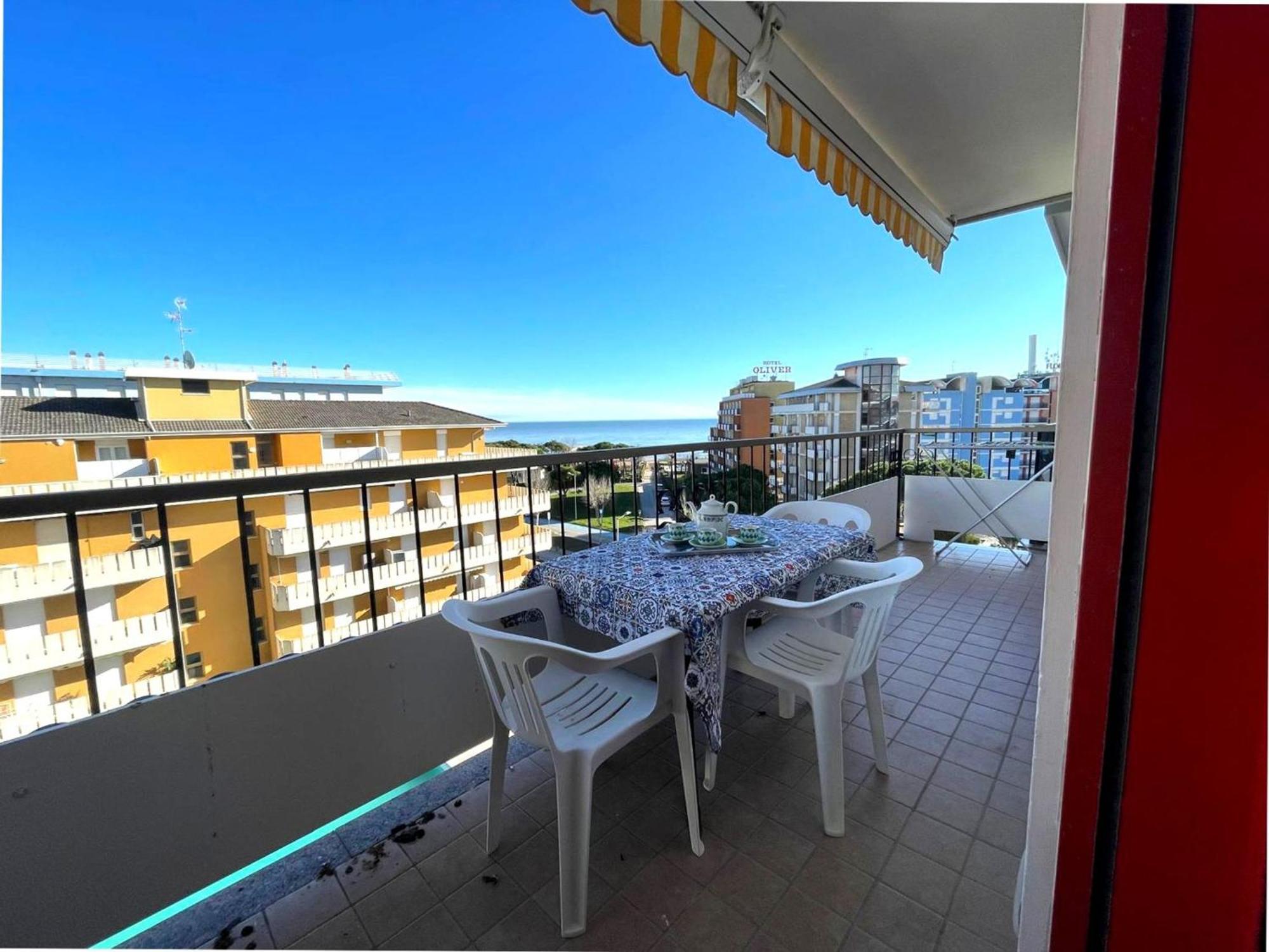 Bright Apartment With Pool Porto Santa Margherita Exterior foto